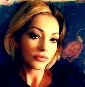 Meet your Posher, Danae